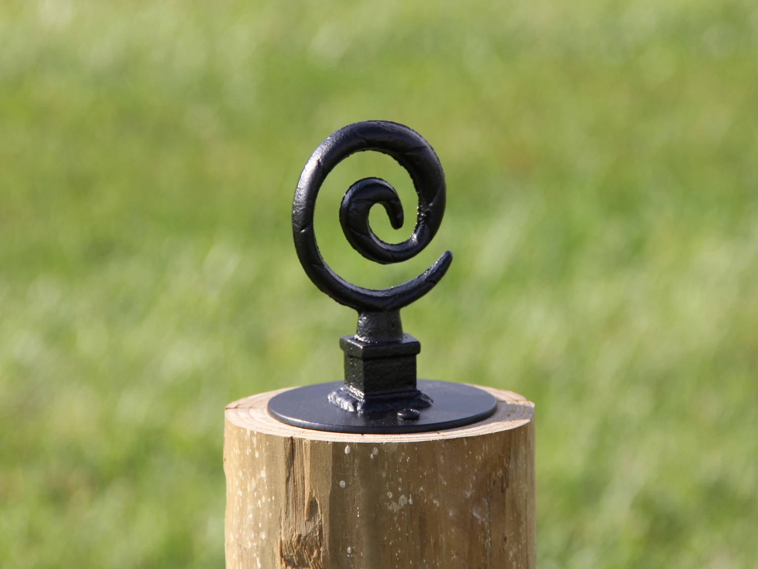 Madison Iron and wood – Metal Décor – Home Improvement – Home décor – Post Caps – Outdoor Décor