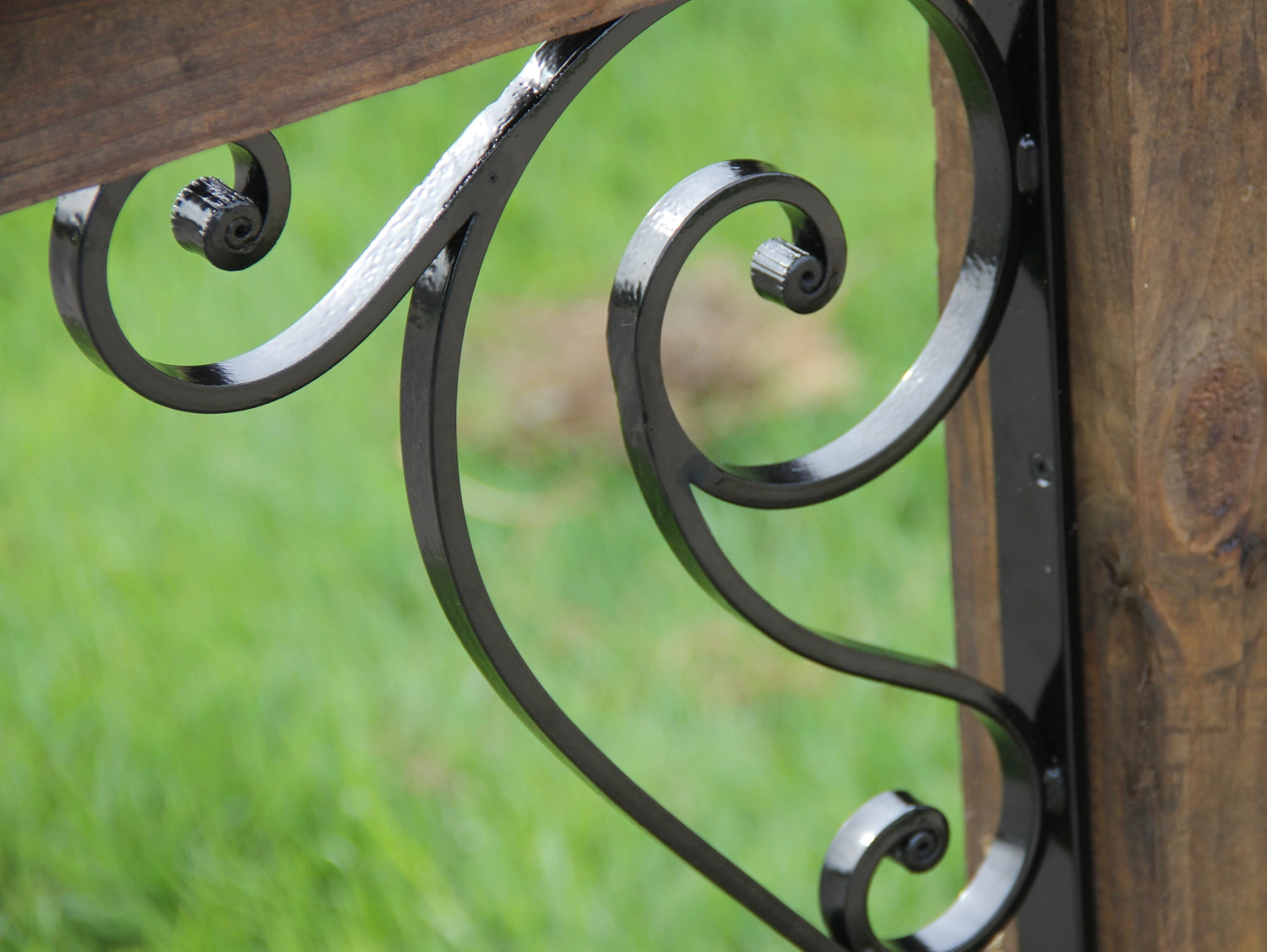Madison Iron and wood – Metal Décor – Home Improvement – Home décor – Post Caps – Outdoor Décor