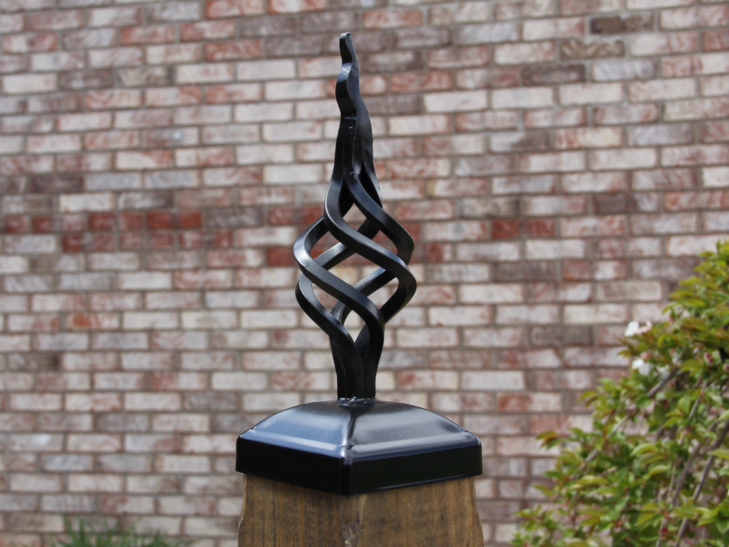 Madison Iron and wood – Metal Décor – Home Improvement – Home décor – Post Caps – Outdoor Décor