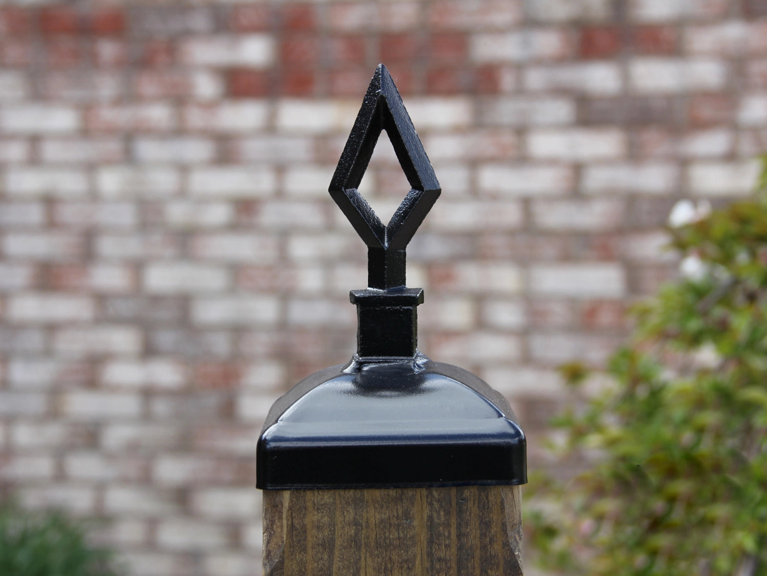 Madison Iron and wood – Metal Décor – Home Improvement – Home décor – Post Caps – Outdoor Décor