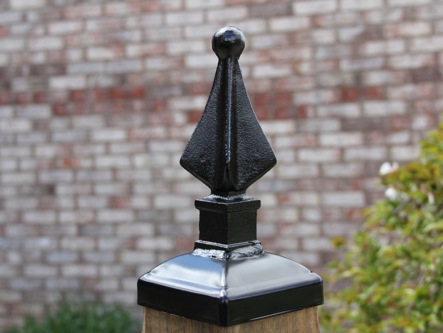 Madison Iron and wood – Metal Décor – Home Improvement – Home décor – Post Caps – Outdoor Décor