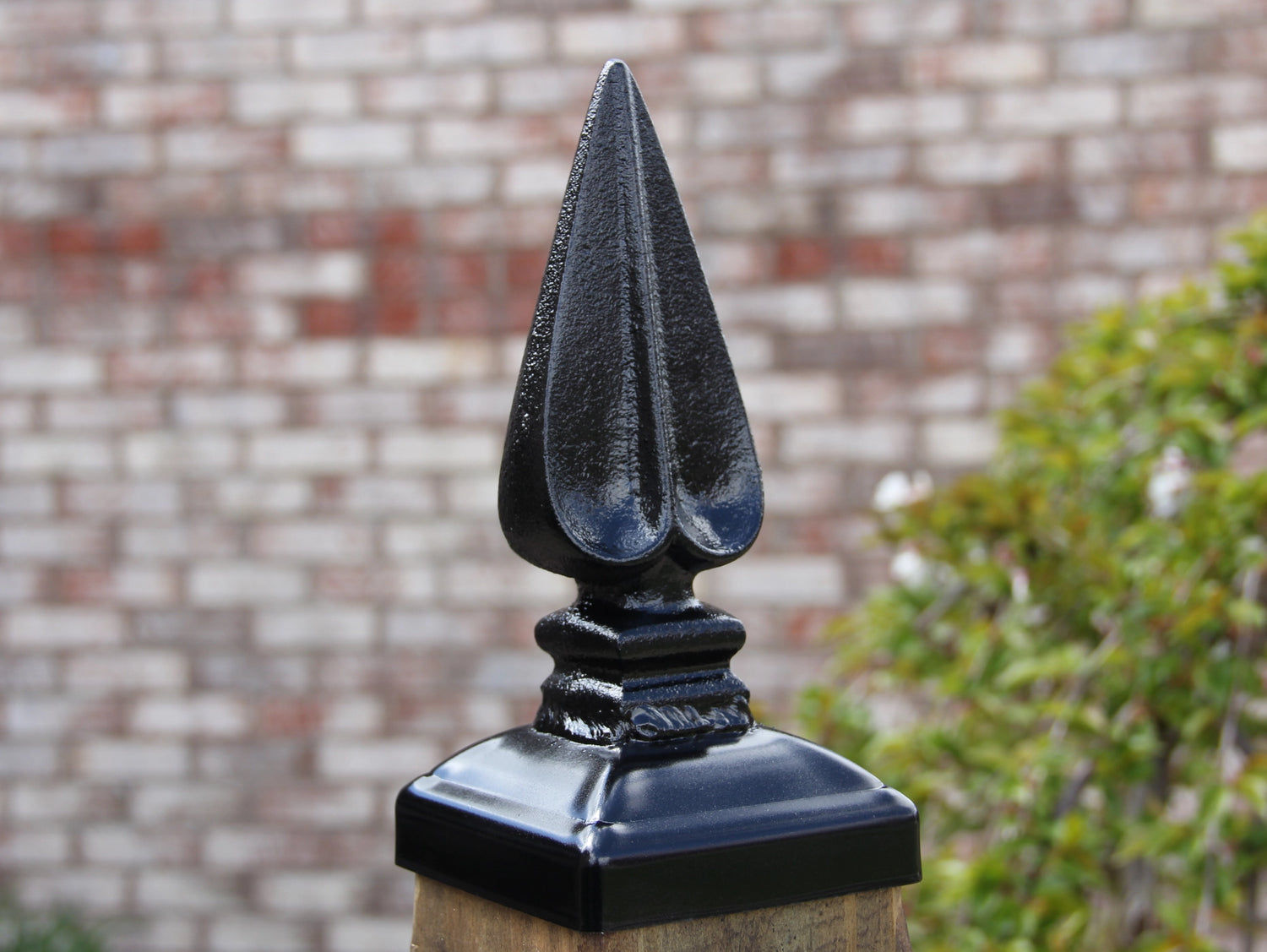 Madison Iron and wood – Metal Décor – Home Improvement – Home décor – Post Caps – Outdoor Décor