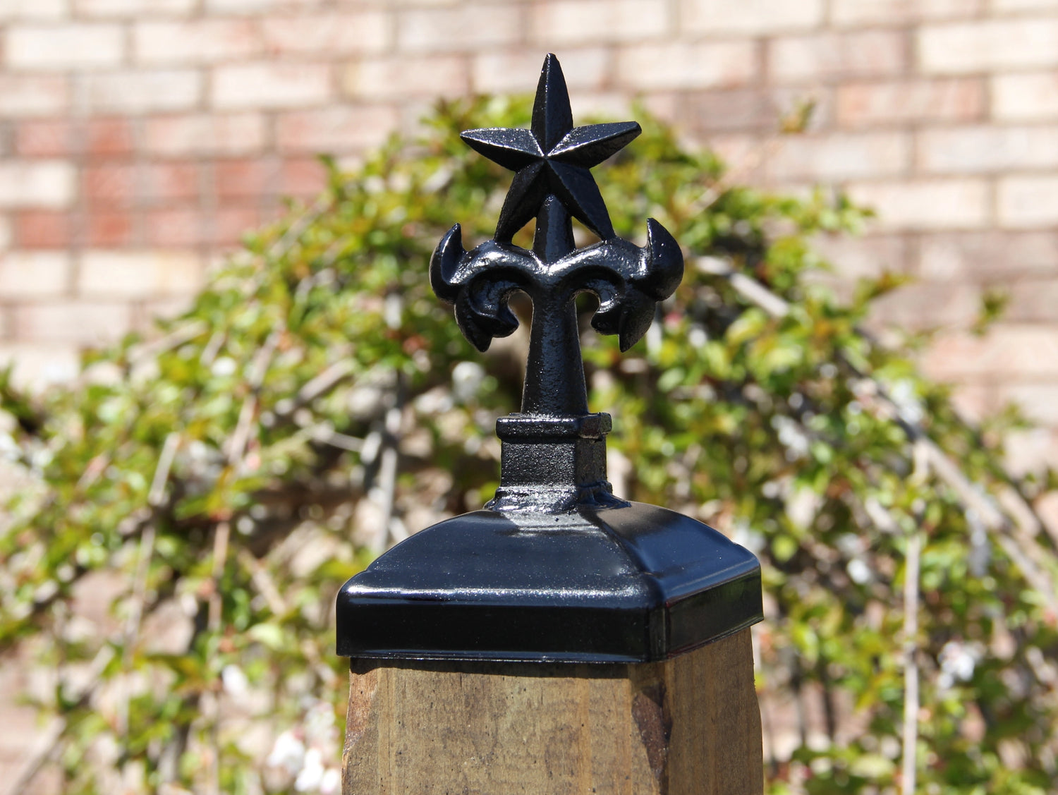 Madison Iron and wood – Metal Décor – Home Improvement – Home décor – Post Caps – Outdoor Décor