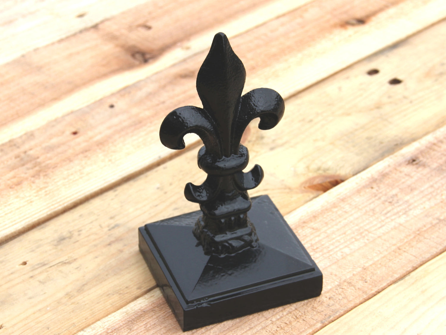 Madison Iron and wood – Metal Décor – Home Improvement – Home décor – Post Caps – Outdoor Décor