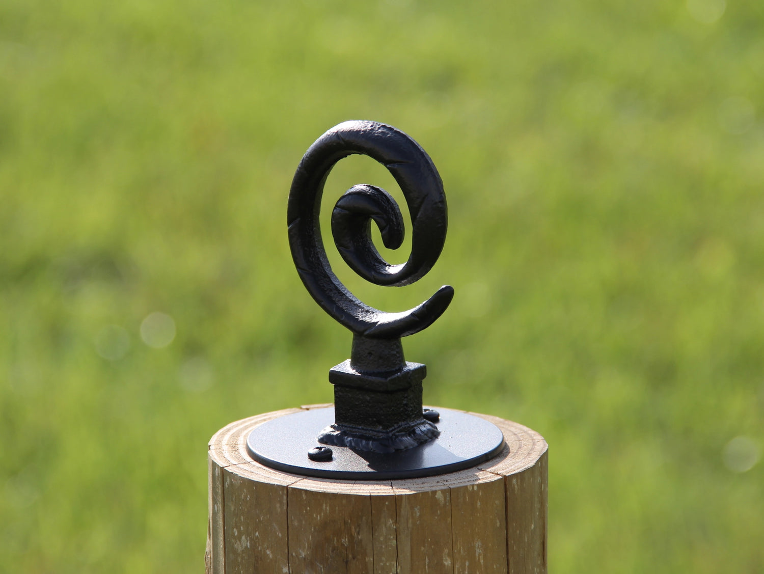 Madison Iron and wood – Metal Décor – Home Improvement – Home décor – Post Caps – Outdoor Décor