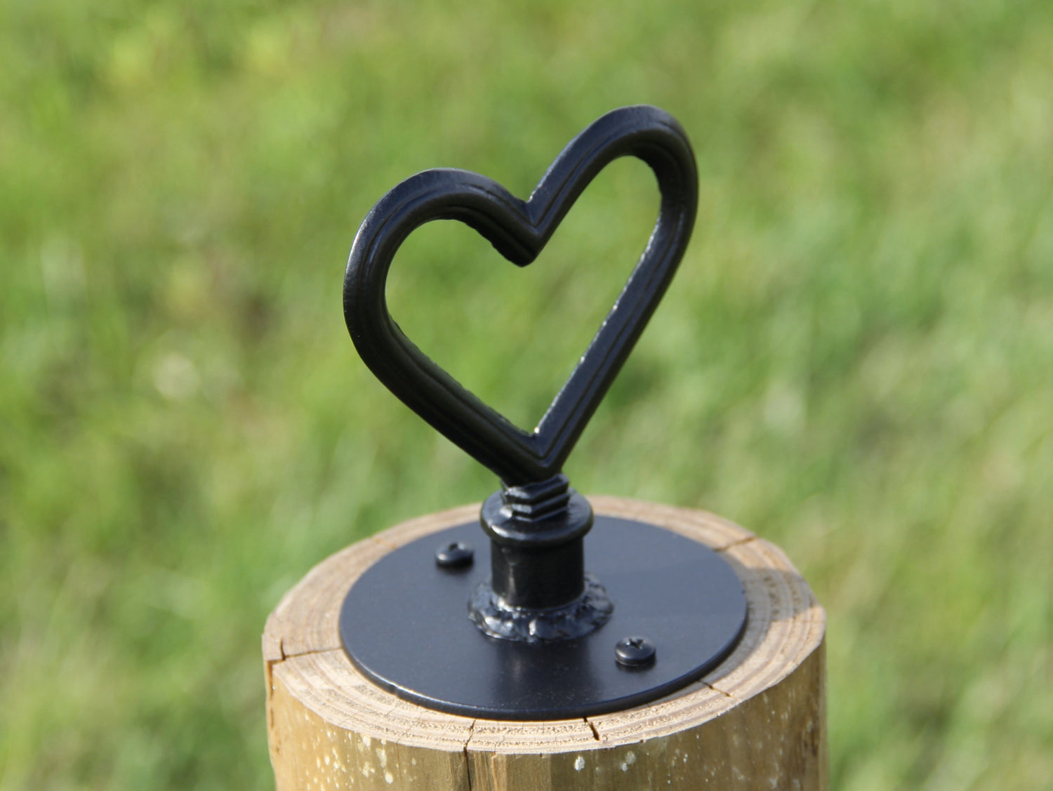 Madison Iron and wood – Metal Décor – Home Improvement – Home décor – Post Caps – Outdoor Décor