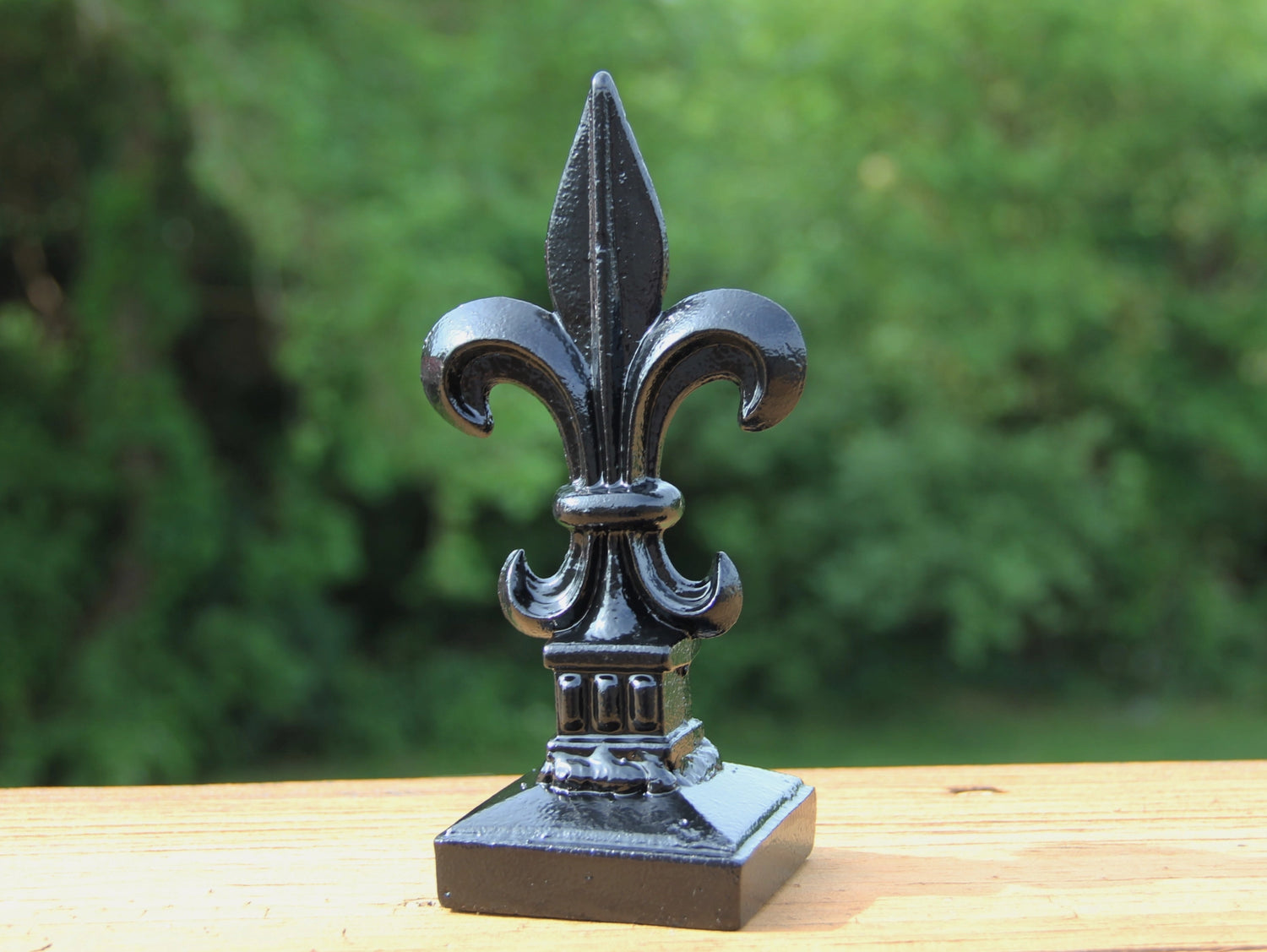 Madison Iron and wood – Metal Décor – Home Improvement – Home décor – Post Caps – Outdoor Décor