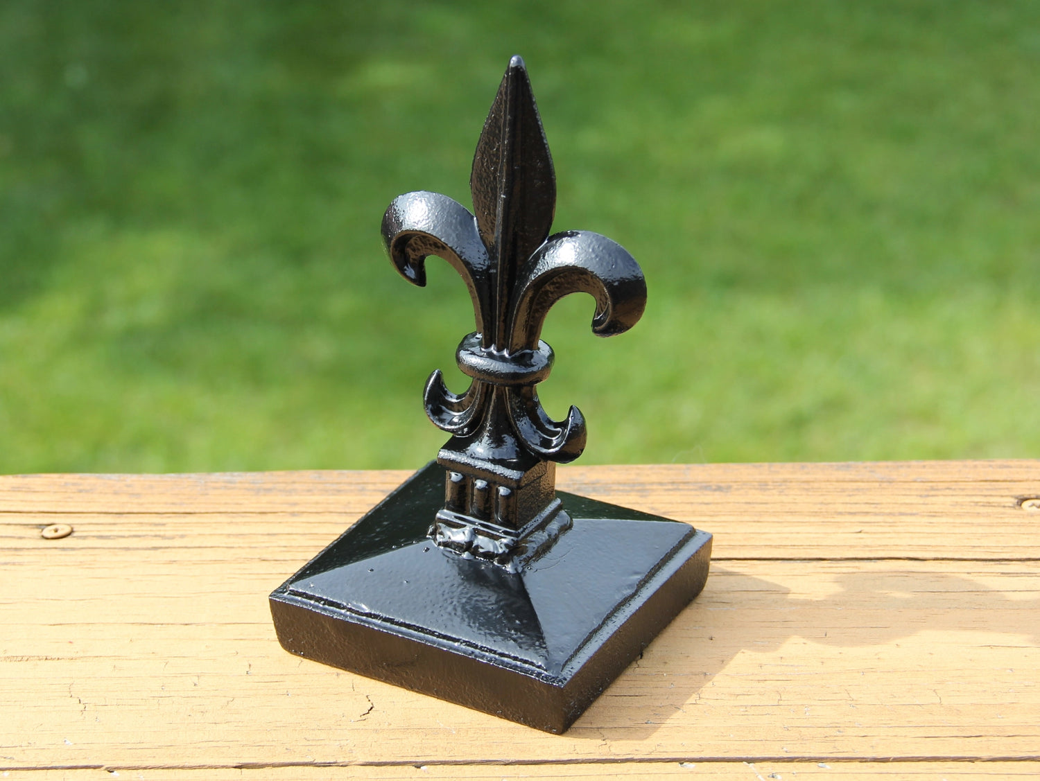 Madison Iron and wood – Metal Décor – Home Improvement – Home décor – Post Caps – Outdoor Décor