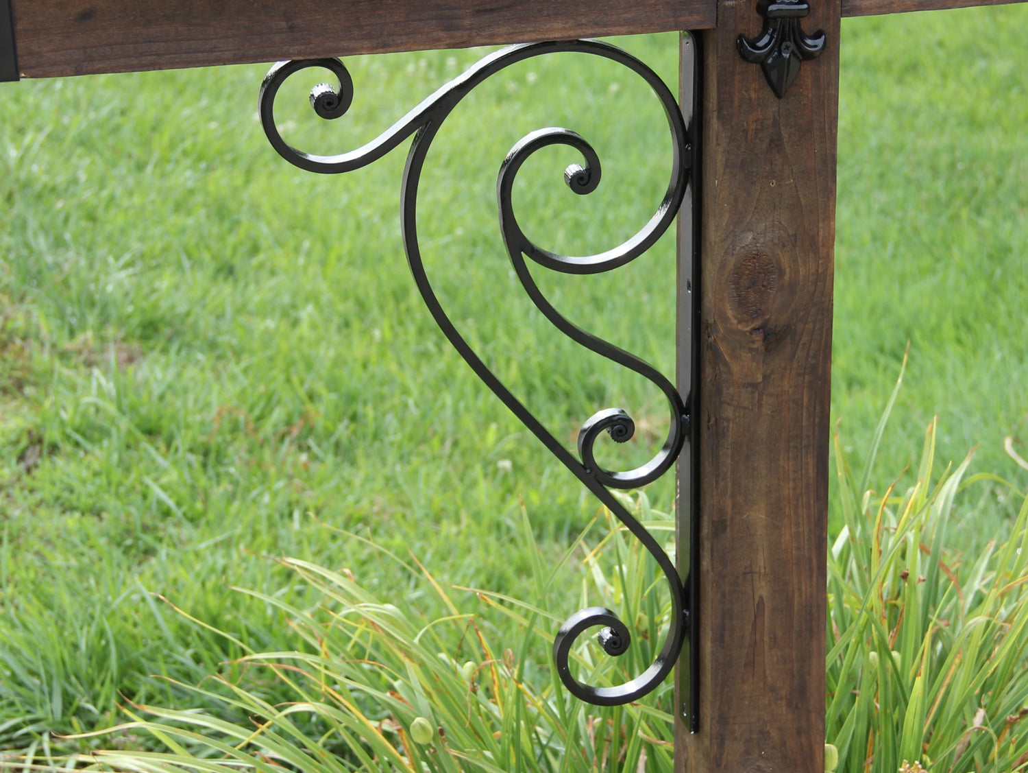 Madison Iron and wood – Metal Décor – Home Improvement – Home décor – Post Caps – Outdoor Décor