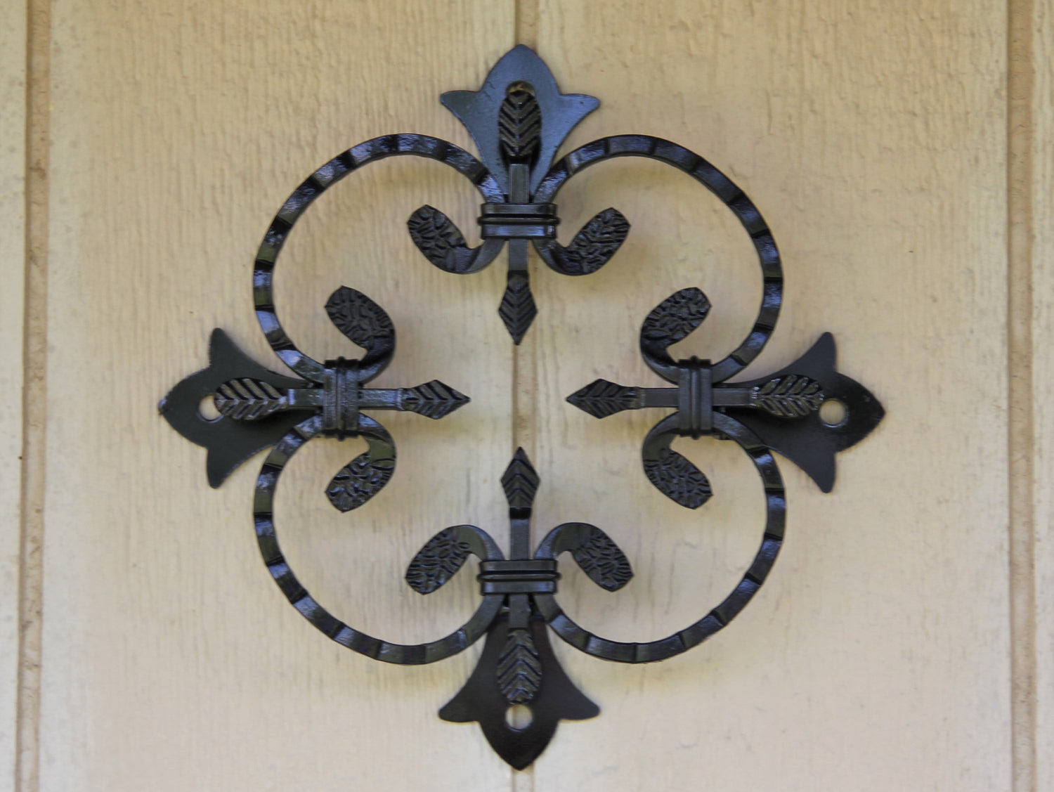 Madison Iron and wood – Metal Décor – Home Improvement – Home décor – Post Caps – Outdoor Décor