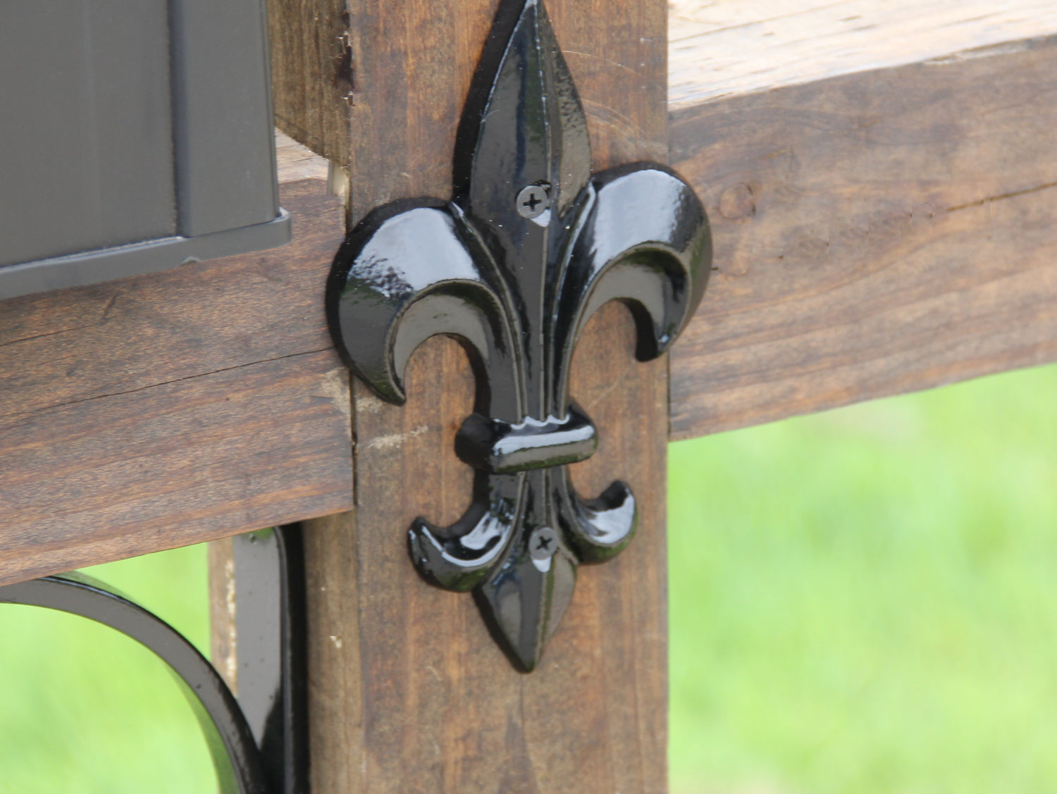 Madison Iron and wood – Metal Décor – Home Improvement – Home décor – Post Caps – Outdoor Décor