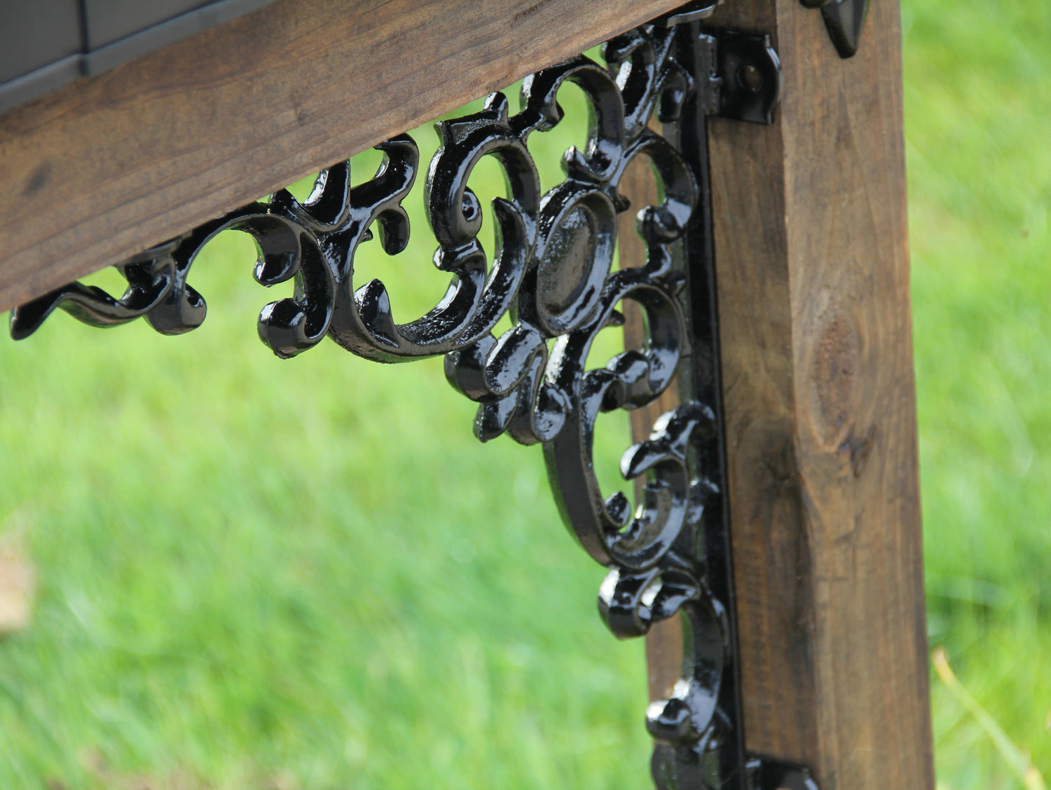 Madison Iron and wood – Metal Décor – Home Improvement – Home décor – Post Caps – Outdoor Décor