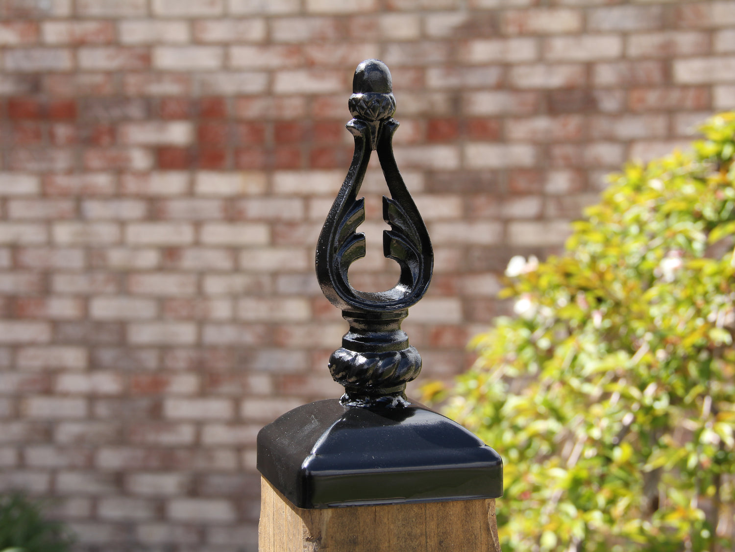 Madison Iron and wood – Metal Décor – Home Improvement – Home décor – Post Caps – Outdoor Décor