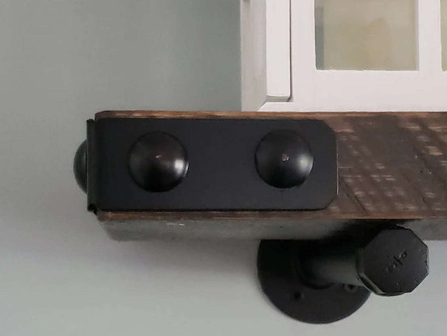 Madison Iron and wood – Metal Décor – Home Improvement – Home décor – Post Caps – Outdoor Décor