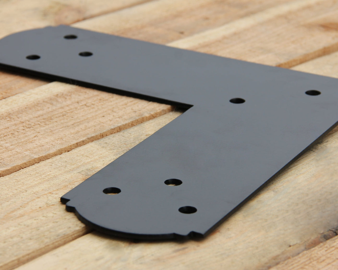 Decorative Metal bracket for 4x4 dimensional post and beams, mainly for decorative purposes